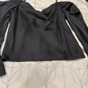 L'AGENCE Zion Cold Shoulder Blouse in Black (Large)